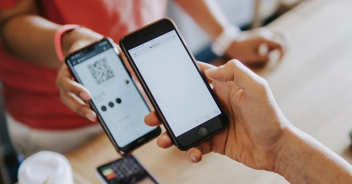 Venmo or Zelle for Poker Night? The Three Money Workflows, Ranked